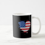 Amerikanska Kärlek Flagga USA:s hjärta 4:e juli Kaffemugg<br><div class="desc">Amerikanska proud-tjejen i Kärlek,  Flagga USA,  4:e juli</div>