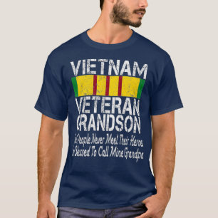 Amerikanska militärfamiljen Vietnam Veteran Grand T Shirt