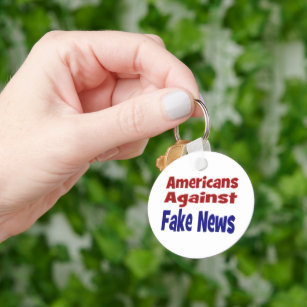 Amerikanska mot Fake News-röd text Nyckelring