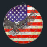 Amerikanska örn & amerikanska flagga föråldrade st piltavla<br><div class="desc">En unik antika flagga i stil,  amerikanska,  i rött,  vitt och blått,  med örlkonst. Designad med användning av USA-flagga och tillägg av lite vintage. Ånga teckningar och design av Sarah Trett. Skulle se underbar ut i ett USA-format patriotiskt sovrum,  lounge,  pub eller spelrum.</div>