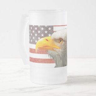 Amerikanska Örn på en amerikansk Flagga Frostat Ölglas