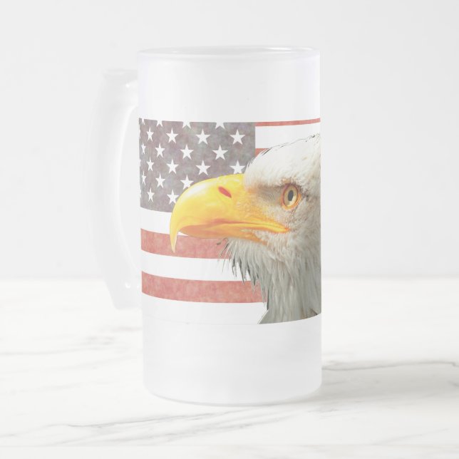 Amerikanska Örn på en amerikansk Flagga Frostat Ölglas (Framsida vänster)