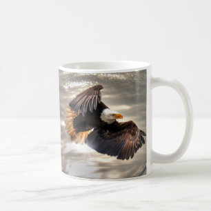 Amerikanska Örn som flyger över havet Kaffemugg