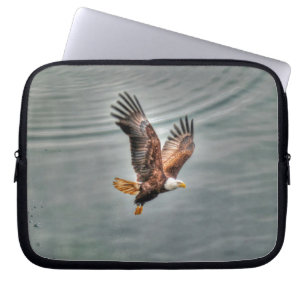 Amerikanska Örn som flyger över havet Laptop Sleeve