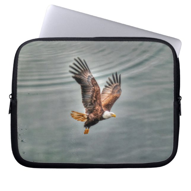 Amerikanska Örn som flyger över havet Laptop Sleeve (Framsidan)