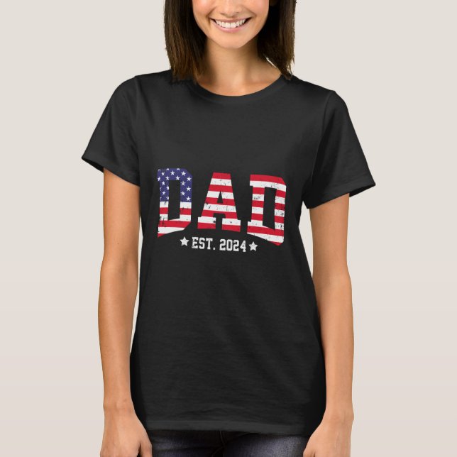 Amerikanska Pappa Est 2024 First Fars dag Promoted T Shirt (Framsida)