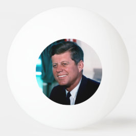 Amerikanska presidenten John F. Kennedy i ovala ru Pingisboll