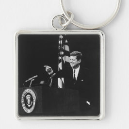 Amerikanska presidenten John Kennedy på presskonfe Fyrkantig Silverfärgad Nyckelring