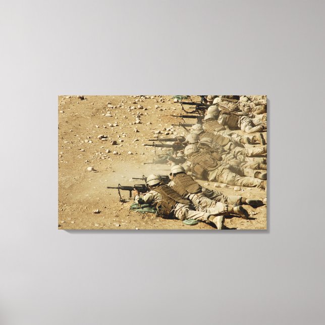 Amerikanska sjösjöar brinner M-4- och M-16A2-gevär Canvastryck (Framsida)