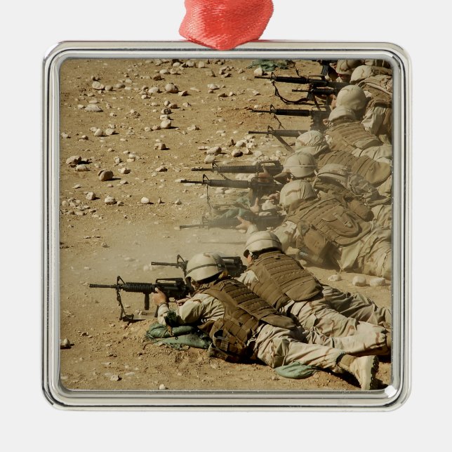 Amerikanska sjösjöar brinner M-4- och M-16A2-gevär Julgransprydnad Metall (Framsidan)