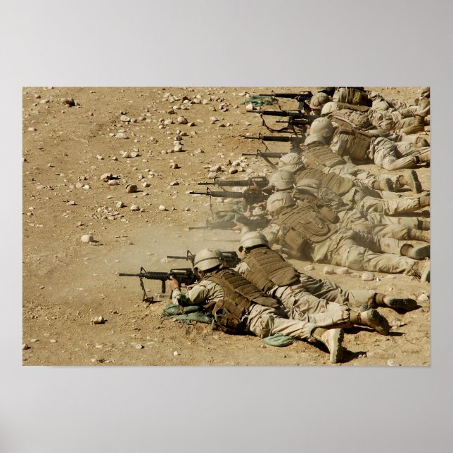 Amerikanska sjösjöar brinner M-4- och M-16A2-gevär Poster (Framsidan)