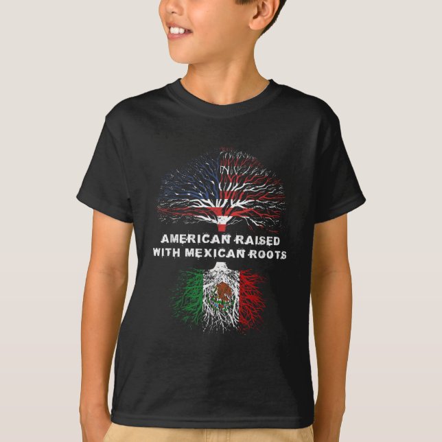 Amerikanska upphöjda med mexikanska rötter USA fla T Shirt (Framsida)