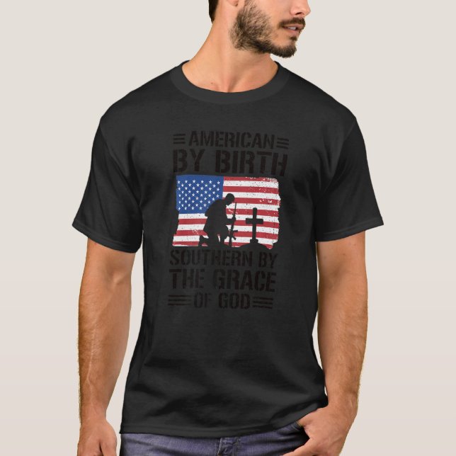 Amerikanskt av sydlig födelse av Guds nåd T Shirt (Framsida)