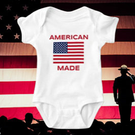 Amerikansktillverkad Baby Bodysuit – Stolt Född i T Shirt