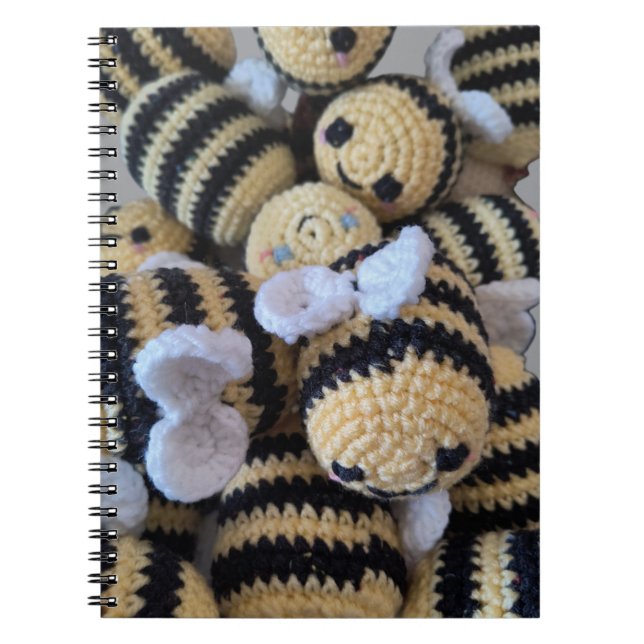 Amigurumi Bees Anteckningsbok (Framsidan)
