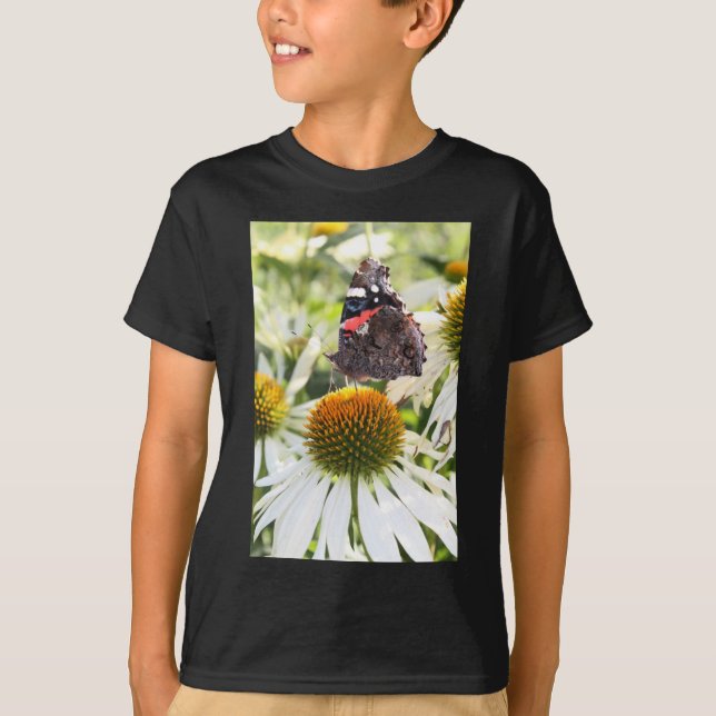 Amiral Fjäril på Blomma Tee Shirt (Framsida)