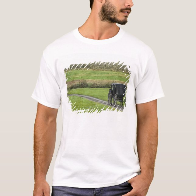 Amish buggy på lantgårdlanen, nordöstra Ohio, T-shirt (Framsida)