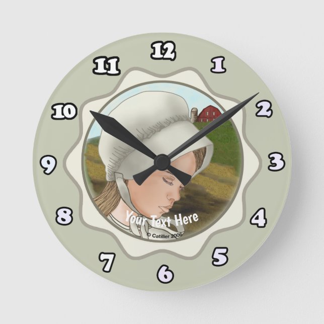 Amish Girl Wearing Bonnet Round Clock Rund Klocka (Framsida)
