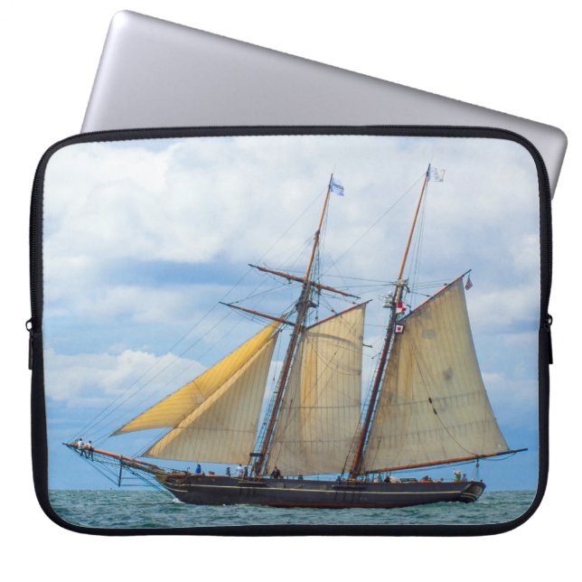 Amistad under Sail Laptop Fodral (Framsidan)