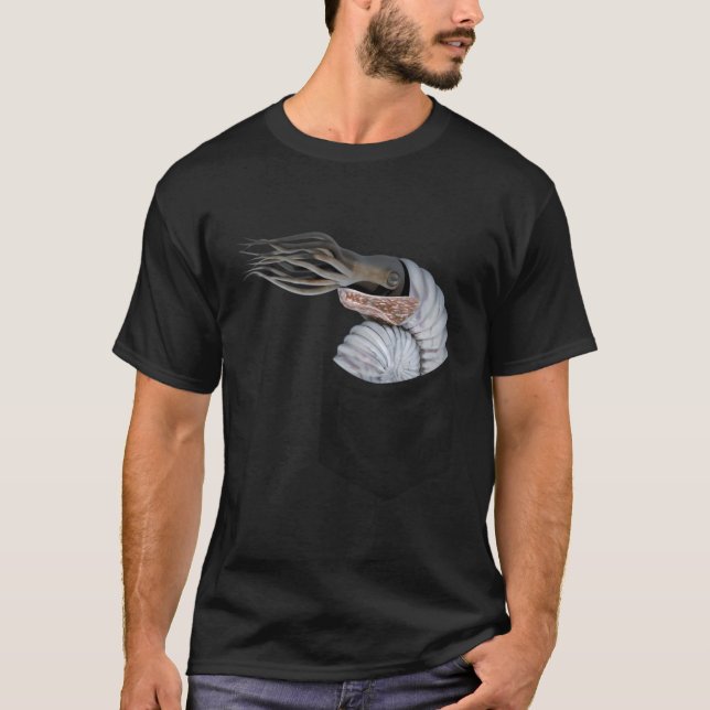 Ammonit in Pocket Ammonoids molluscs Peeking on C T Shirt (Framsida)