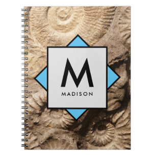 Ammonite Snäckors med Ditt namn och Monogram på Anteckningsbok
