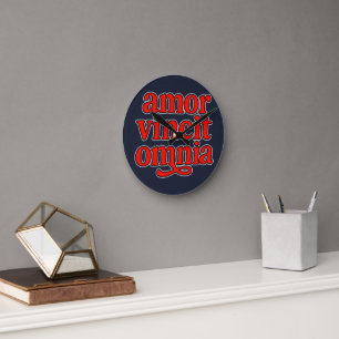 Amor vincit omnia rund klocka