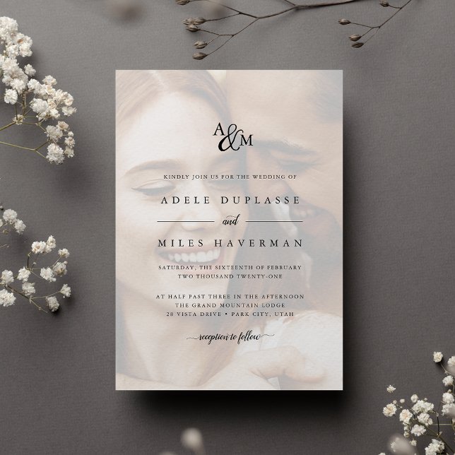 Ampersand Monogram Photo Bröllop Inbjudningar (Classic monogram wedding invitation)