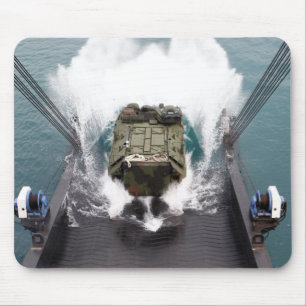 Amphibious anfallfordon disembark från USNS Musmatta