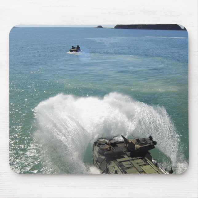 Amphibious Assault fordon lämnar brunnsdäcket Musmatta (Framsidan)