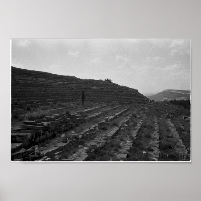 Amphitheater Limestone Quarry in Crimea Poster (Framsidan)