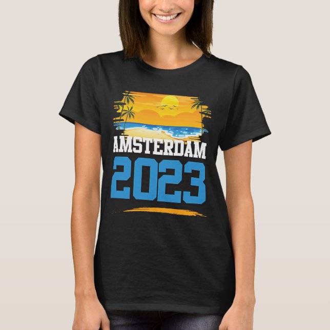 Amsterdam 2023 Quote Vacation Team T Shirt (Framsida)
