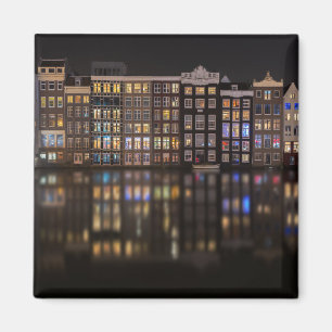 Amsterdam hus med färgrikt ljus i natten magnet