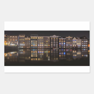 Amsterdam hus med färgrikt ljus i natten rektangulärt klistermärke