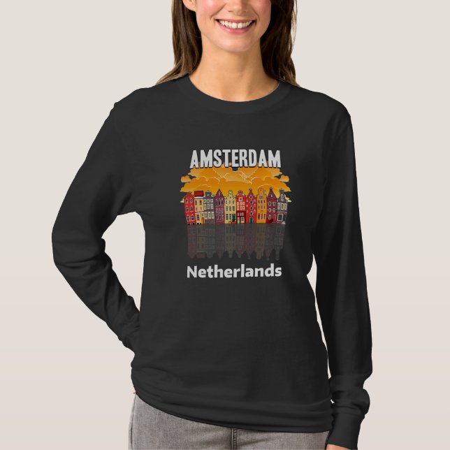 Amsterdam Nederländerna Typiska Hus Nära Floden Am T Shirt (Framsida)