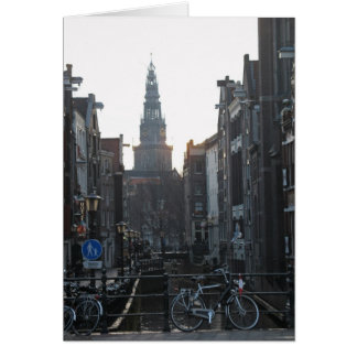Amsterdamkanalen med bikes och gammalkyrkkort hälsningskort