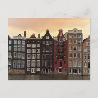 Amsterdamkanalhus vid solnedgång helg vykort