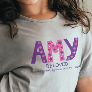 Amy Flickor namn och rosa lila Blomstjärnor T Shirt