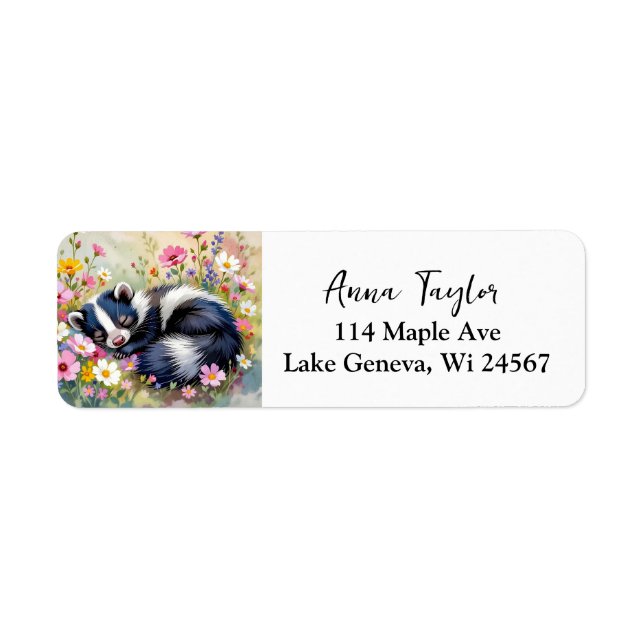 An Adorable Skunk Napping in Flowers   Returadress Etikett (Framsidan)