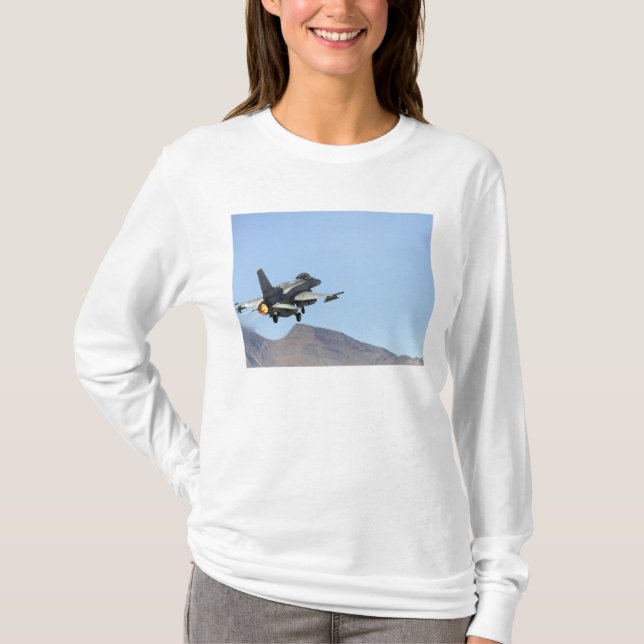 An F-16E från Förenade Arabemiraten Tee (Framsida)