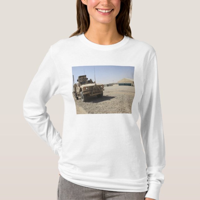 An Oshkosh M-ATV 2 T-shirt (Framsida)
