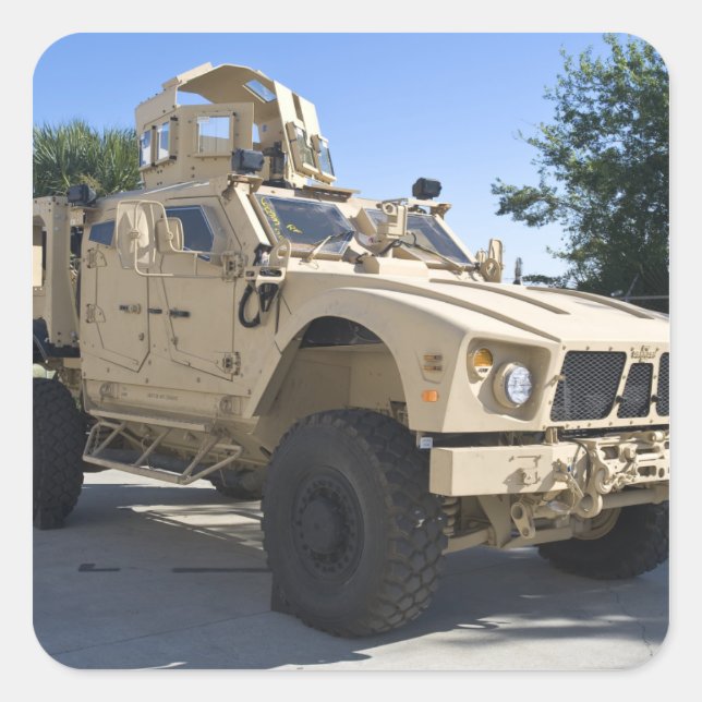 An Oshkosh M-ATV Fyrkantigt Klistermärke (Framsida)