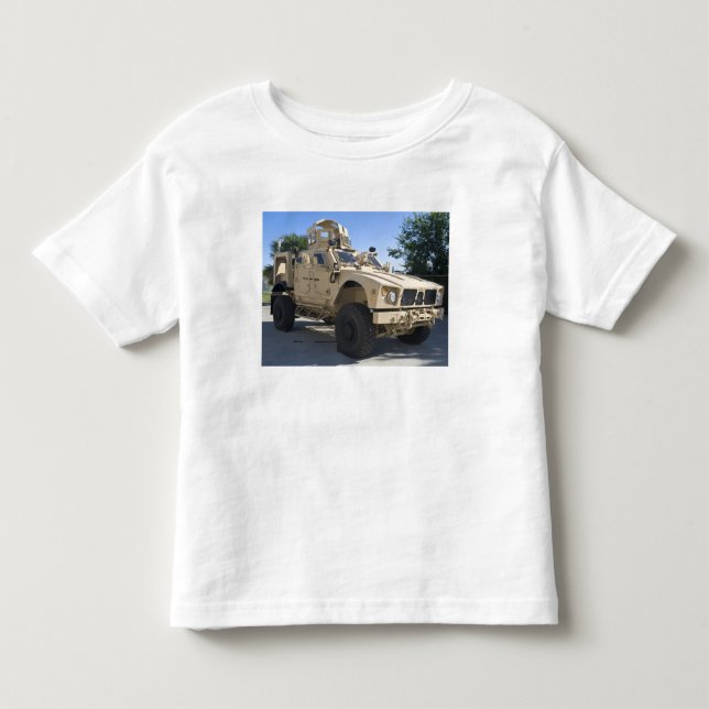 An Oshkosh M-ATV T-shirt (Framsida)