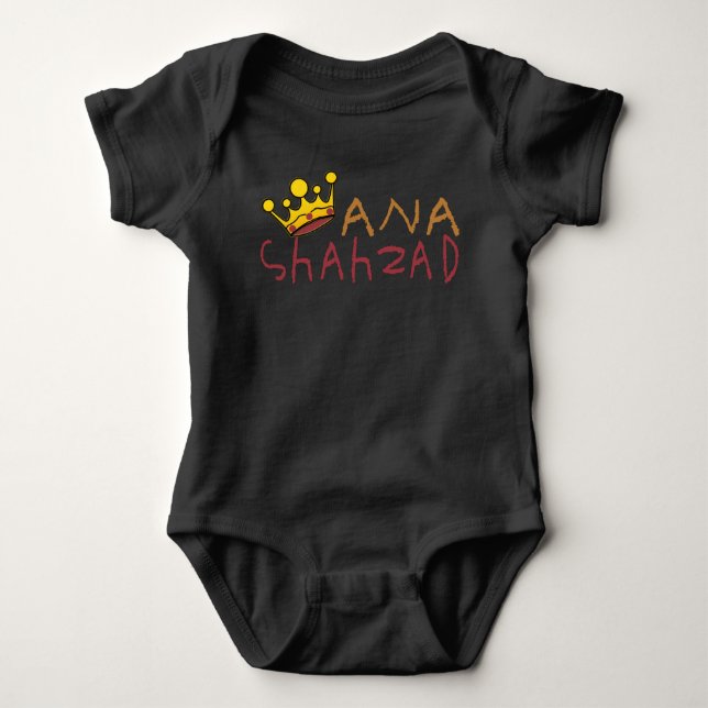 ANA SHAHZAD. T SHIRT (Framsida)