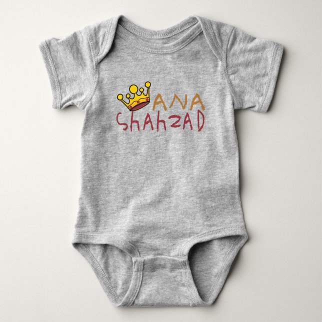 ANA SHAHZAD. T SHIRT (Framsida)