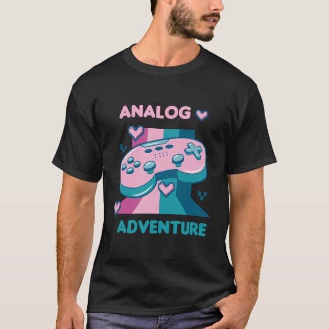 Analog Äventyr Retro Funny Gamer-design finns T Shirt (Framsida)