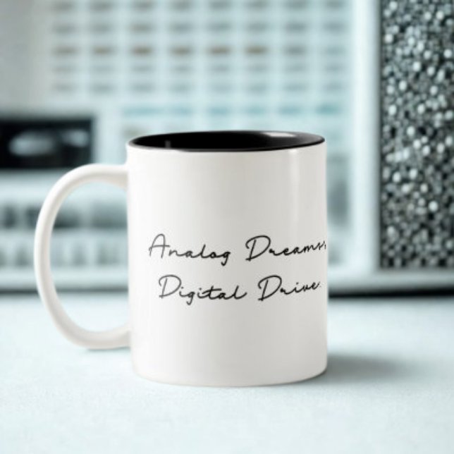 Analog Dreams, Digital Drive. Offert Två-Tonad Mugg (Skapare uppladdad)