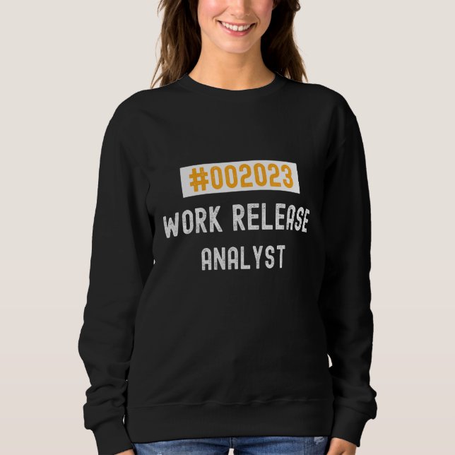 Analyst work release 2023 retired or retiring t shirt (Framsida)