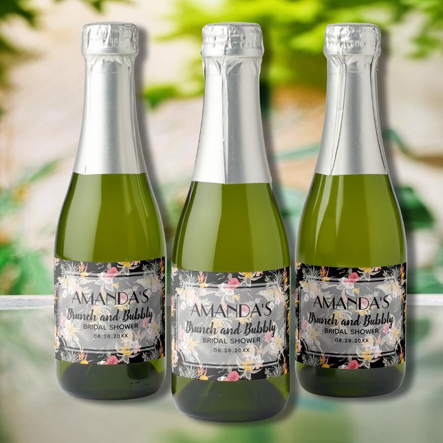 Ananas Blommigt på svart Möhippa Mini (Pineapples and flowers on black brunch and bubbly bridal shower mini sparkling wine bottle labels)