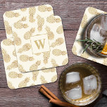 Ananas från Monogram Guld på Elfenbenskusten Underlägg Papper Kvadrat<br><div class="desc">Ditt monogram och din ananas guld på pappra underlägg med stor elfenbensmassa är ett fantastiskt tillskott till din hemskör till visning på bord och ottomanbrickor,  och till ge som gåva. Matchande objekt i vår butik.</div>