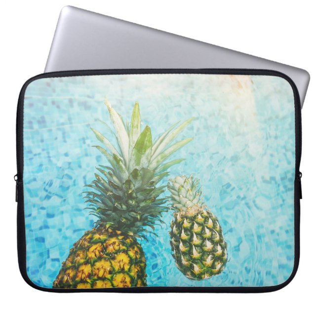 Ananas i simbassäng laptop fodral (Framsidan)